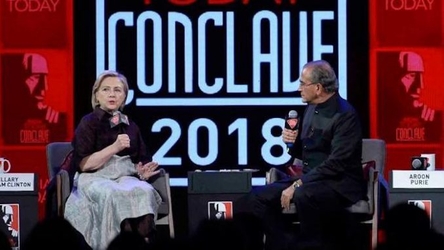 Hillary tumbles down the 'marriage gap'